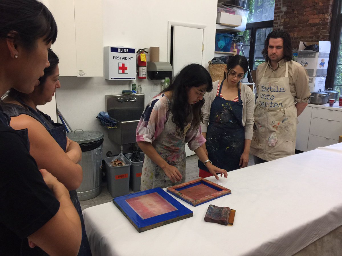 AnalyticsKim's tweet photo. .@SlalomNYC consultants learning the art of screen printing! #imwithslalom #loveyourfuture #newyorkspice https://t.co/JHvsQ9wCyr