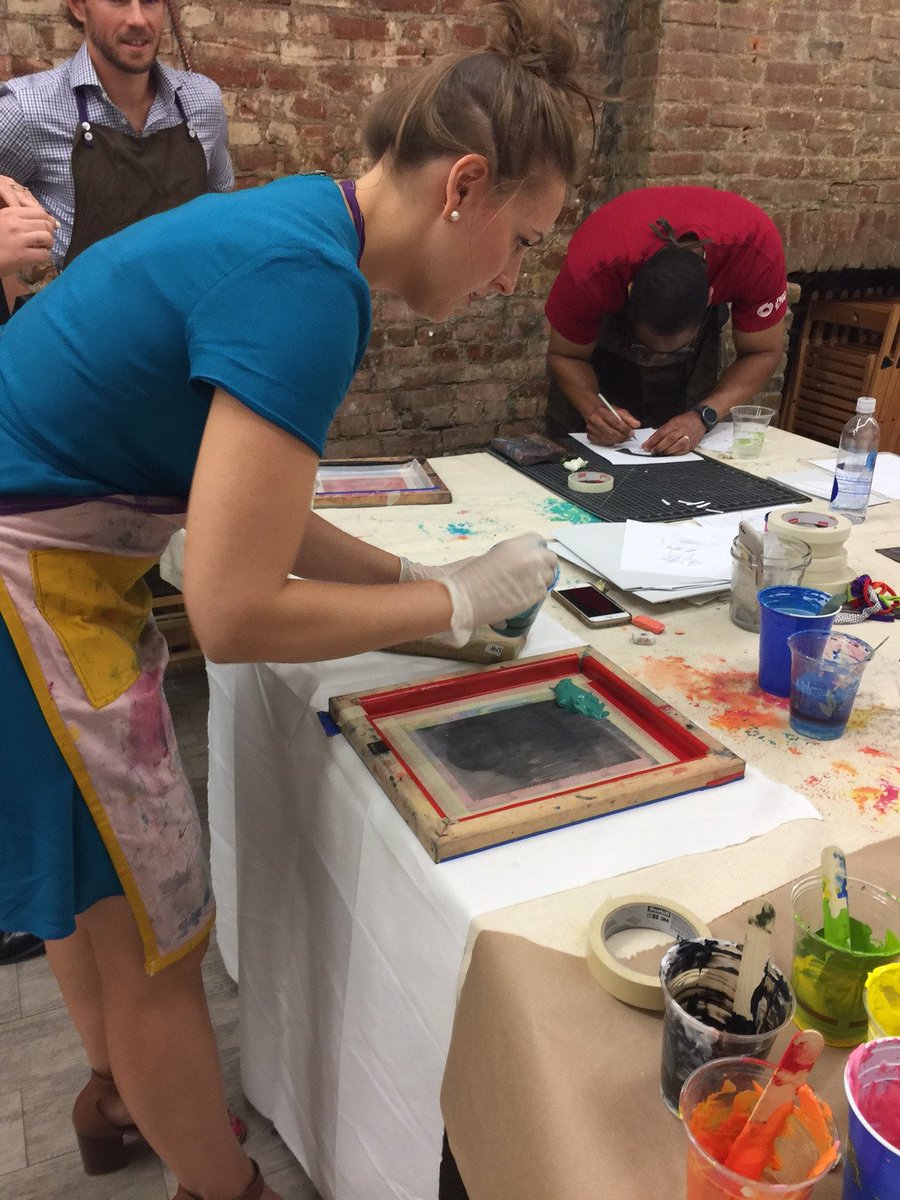 AnalyticsKim's tweet photo. .@SlalomNYC consultants learning the art of screen printing! #imwithslalom #loveyourfuture #newyorkspice https://t.co/JHvsQ9wCyr