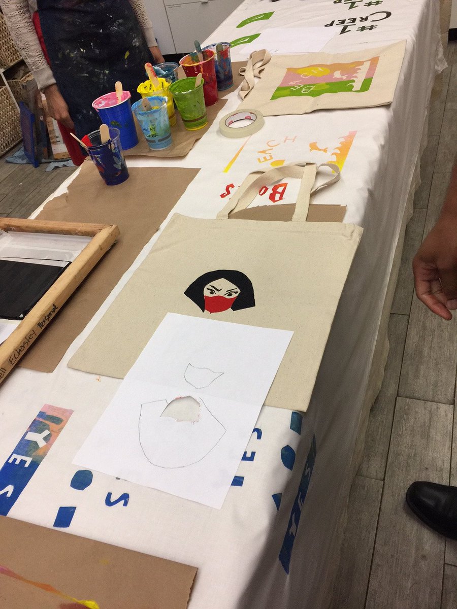 AnalyticsKim's tweet photo. .@SlalomNYC consultants learning the art of screen printing! #imwithslalom #loveyourfuture #newyorkspice https://t.co/JHvsQ9wCyr