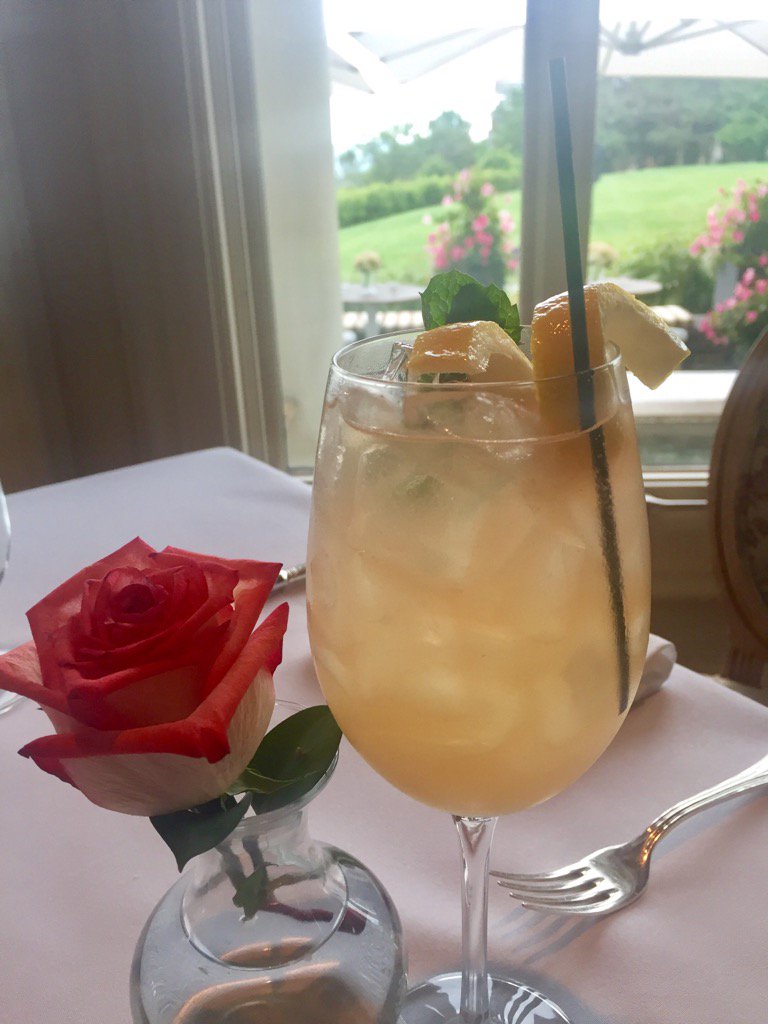 rosellabetty's tweet photo. #Cheers #Montego #Newport #Chanler 🥂💞 https://t.co/43LCOEiVvb