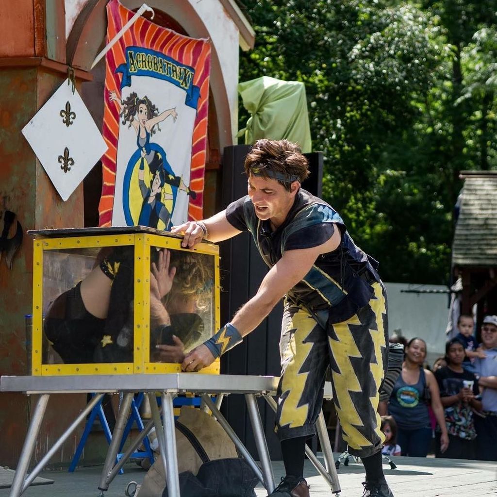 By far the most efficient way to travel! ✈️👜#carryonqueen #tinybox #checkedluggage @handlebarmedia