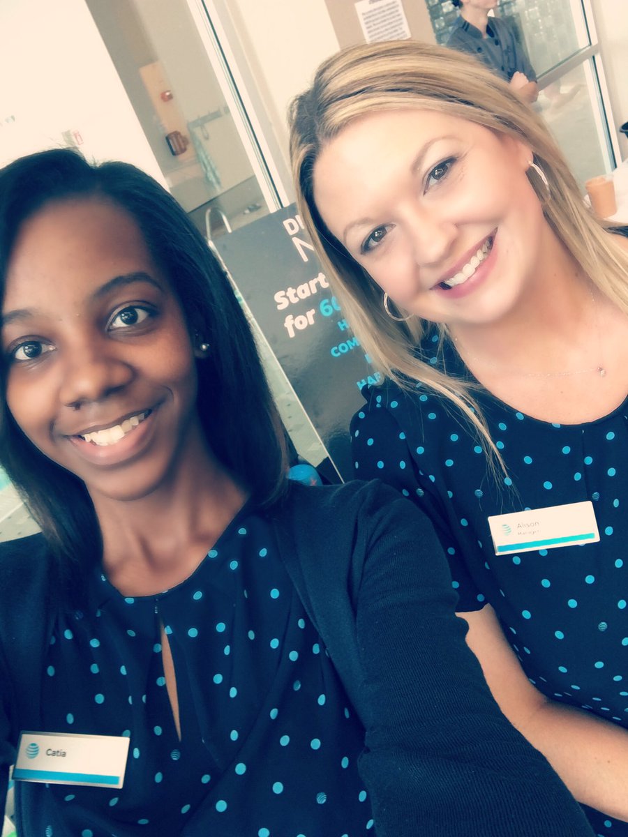 SOHTylersville's tweet photo. Table day twinning #LAFitness #winlocal #opha @Cincy_North5050 @emilywiper @alysonwoodard @judy_cavalieri https://t.co/BAxLtB3xtb