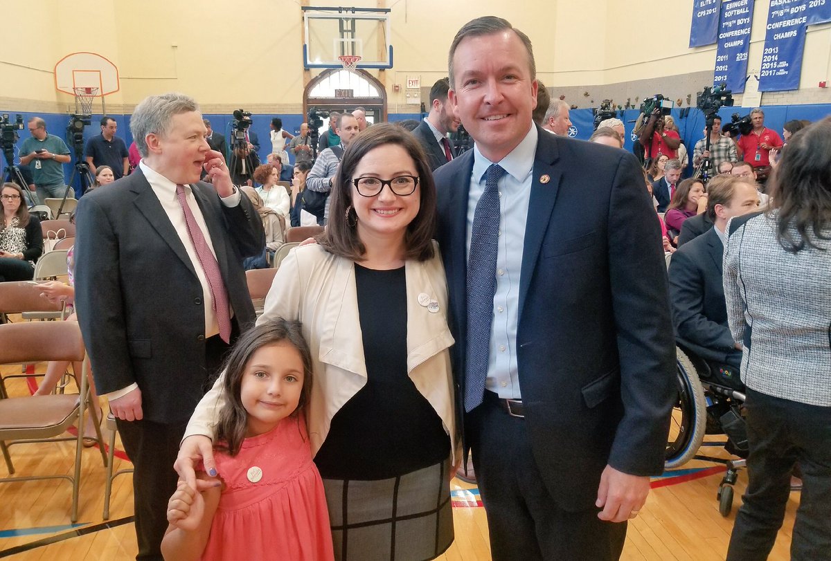 AndyManar's tweet image. TU @OrganizeIL for your relentless, fierce, grassroots advocacy! We #FixedTheFormula! #SB1_947