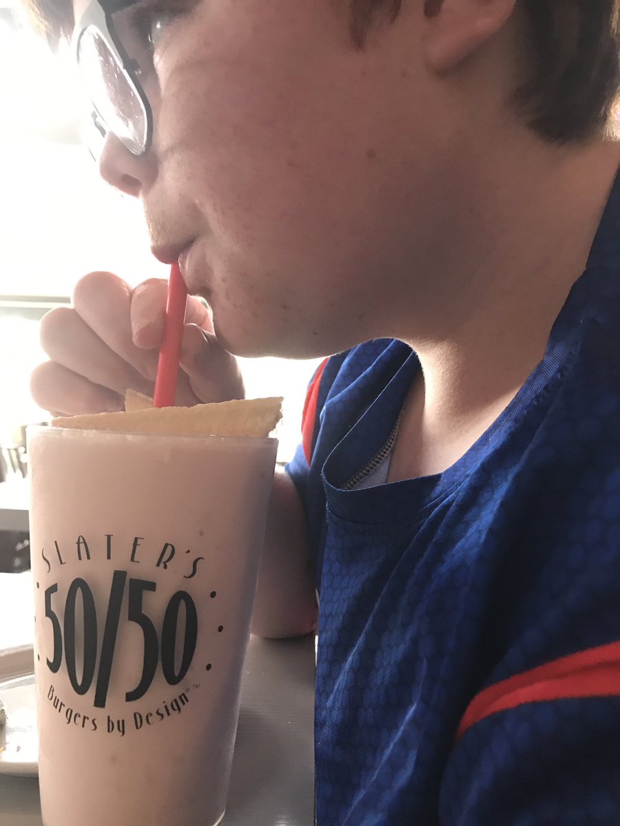 TheRealGraysonT's tweet photo. Oh my dang #PopTarts #Milkshake is the best !! Love #Pasadena #slater50/50 #burgers #fries #BOMnation https://t.co/R620EO9mkb
