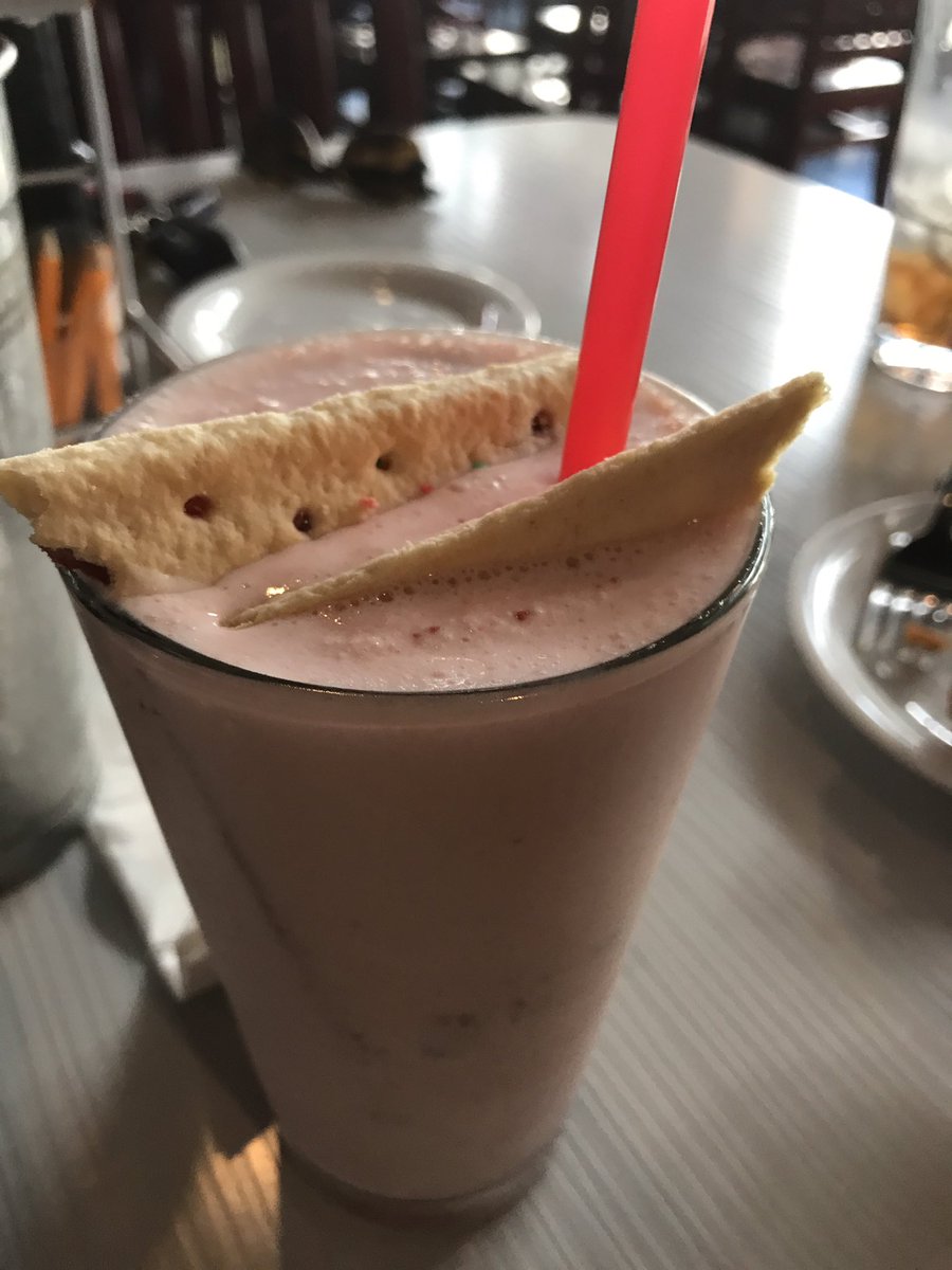 TheRealGraysonT's tweet photo. Oh my dang #PopTarts #Milkshake is the best !! Love #Pasadena #slater50/50 #burgers #fries #BOMnation https://t.co/R620EO9mkb