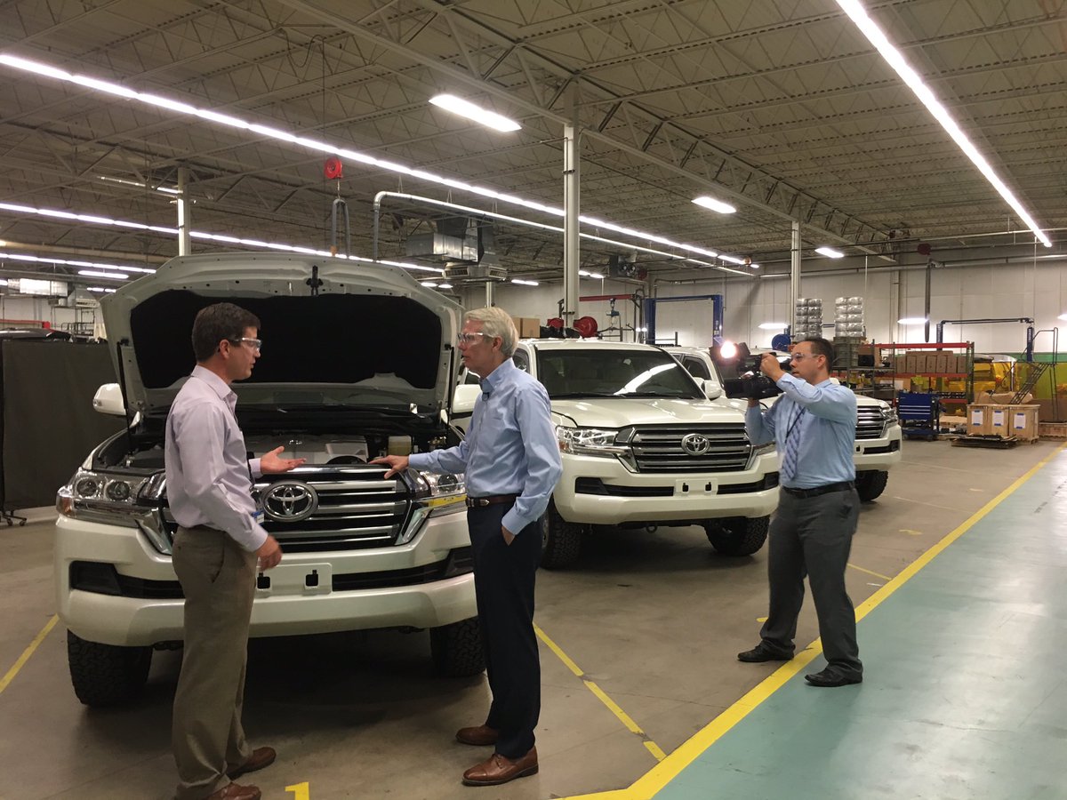 Battelle's tweet photo. Proud to host @senrobportman today to learn about our #NSCV trucks https://t.co/PTgyZBc2KC
