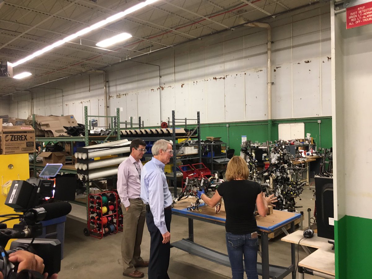 Battelle's tweet photo. Proud to host @senrobportman today to learn about our #NSCV trucks https://t.co/PTgyZBc2KC