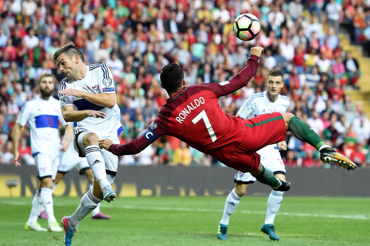 sidelinetheory1's tweet photo. @Cristiano scored his fifth international hat trick to pass @Pele on the all time scoring record to 78 #ronaldostats #CristianoRonaldo https://t.co/V9PVgVrrjr