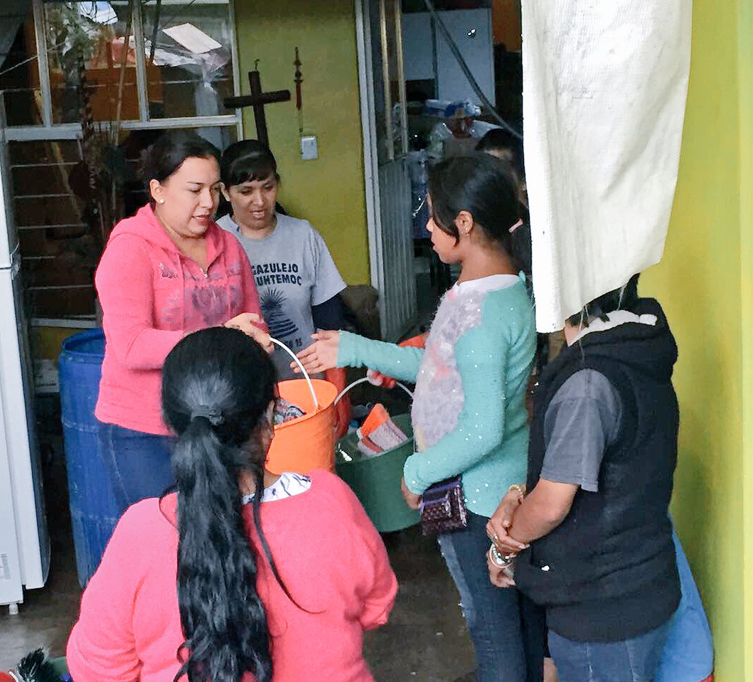 den_025's tweet photo. C/el apoyo q hemos recibido,está tarde hicimos entrega d kits d limpieza,para apoyar a las familias afectadas x el desbordamiento d la presa https://t.co/V4cXtxDswY