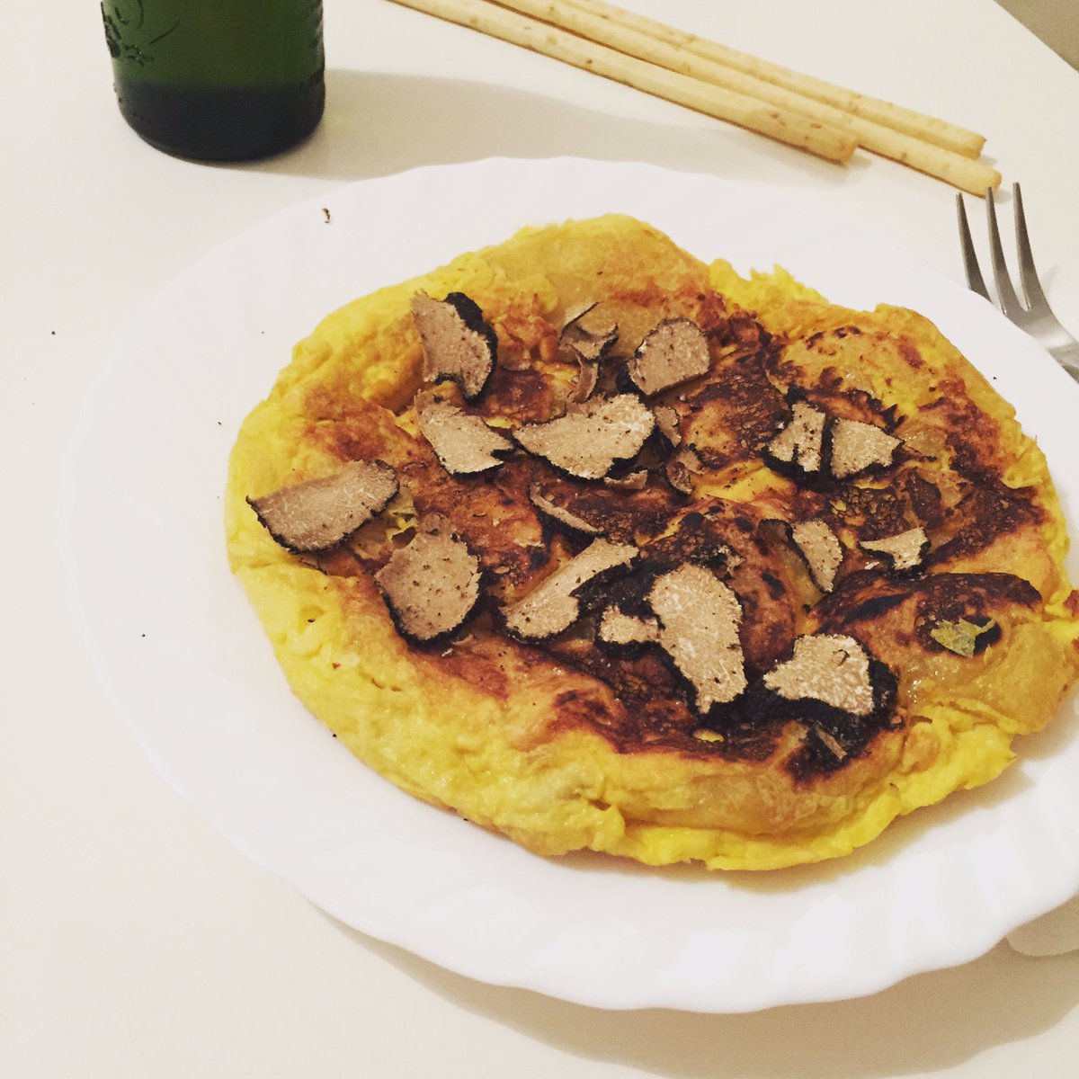 DavidJimenez_4's tweet photo. Noches con sabor especial!! @Trufasjimenez #tortilladepatata #huevostrufados #trufadeverano #trufasjimenez https://t.co/iKZa3CDHCK