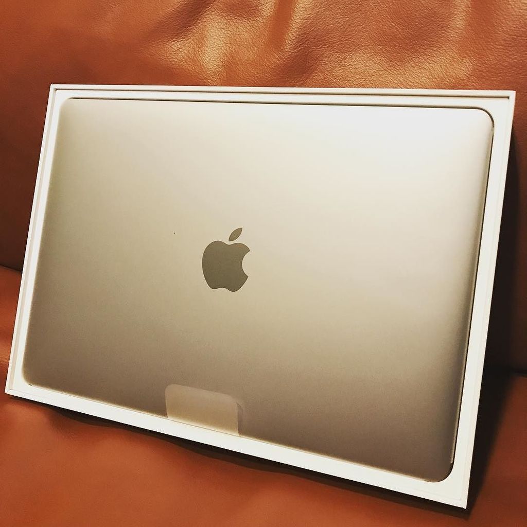 TakahiroKommy's tweet photo. 革新的にようこそ。
使ってたMacBook Pro2012よりサクサクしてる気がする。
#MacBook #MacBook2016 #Apple #MacBookPro #整備済製品 https://t.co/aaTj5HigRj https://t.co/kBs7BxwyPQ