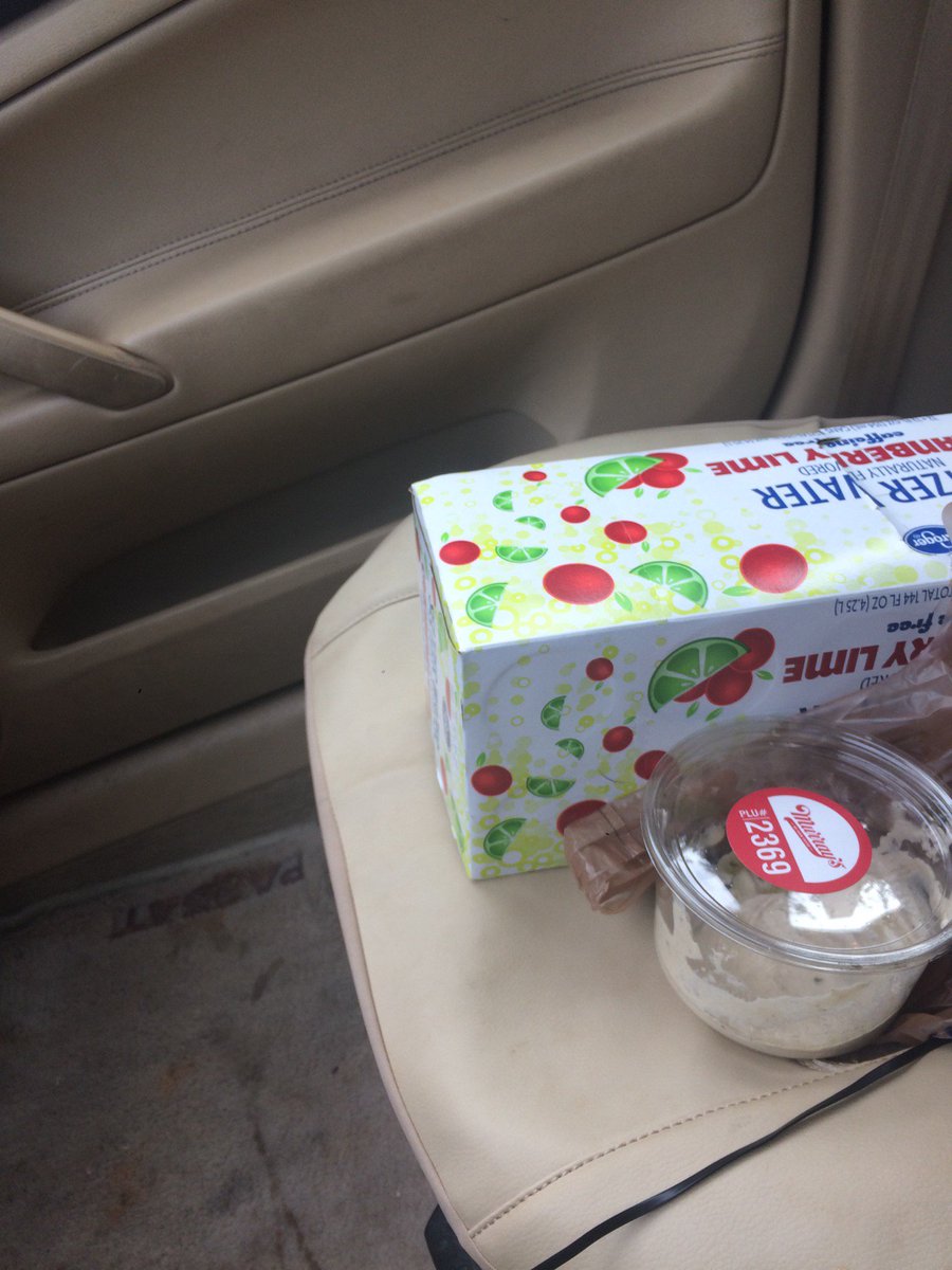 AnneMJones's tweet photo. I ran out of milk. (@ Kroger in Forest, VA) https://t.co/u9p29wF38J https://t.co/cVT3lQqeLJ