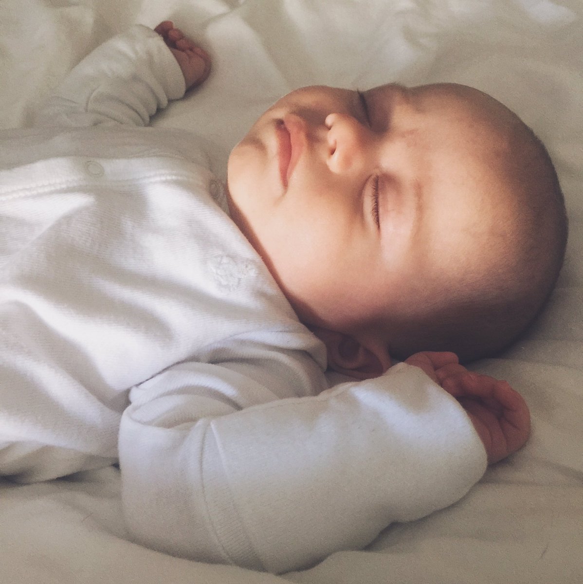 whitpopa's tweet photo. This guy won't sleep long at night and barely naps during the day lately. But when he does it looks like this #4monthregression https://t.co/KYgVrDLKb4