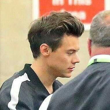 IdUpdatesPR's tweet image. #Updates || Harry ayer saliendo de los estudios de BBC