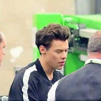 IdUpdatesPR's tweet image. #Updates || Harry ayer saliendo de los estudios de BBC