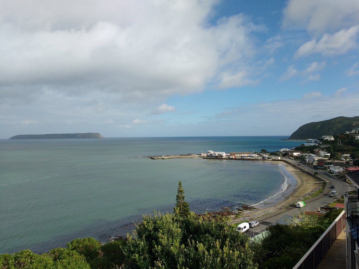 CathAiken1's tweet photo. A walk along plimmerton beach #springinNZ #nursesactive #wenurses https://t.co/XBqsagXBx3