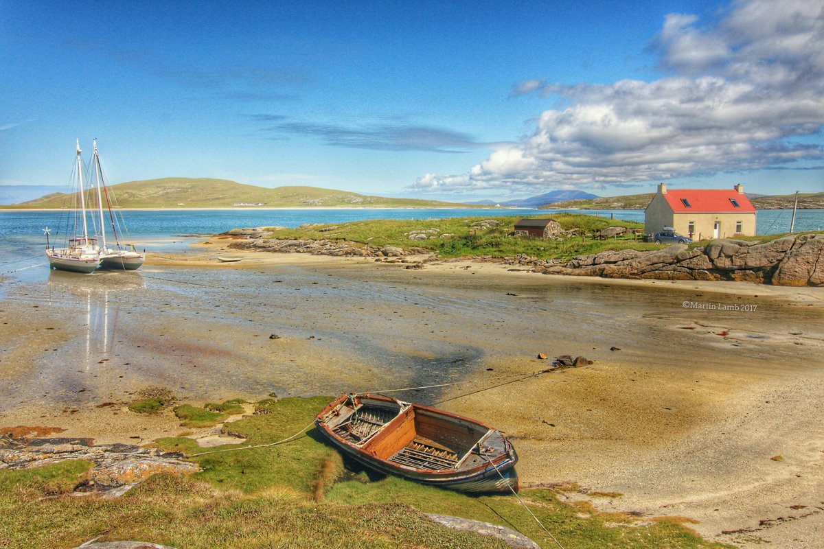 Scottish_Banner's tweet photo. Stunning day at the Isle of #Barra by Martin Lamb.
#Hebrides #Scotland #ScottishBanner #ScotSpirit #LoveScotland #HHA2017 #TheBanner #Alba https://t.co/oJGhx9mI4F