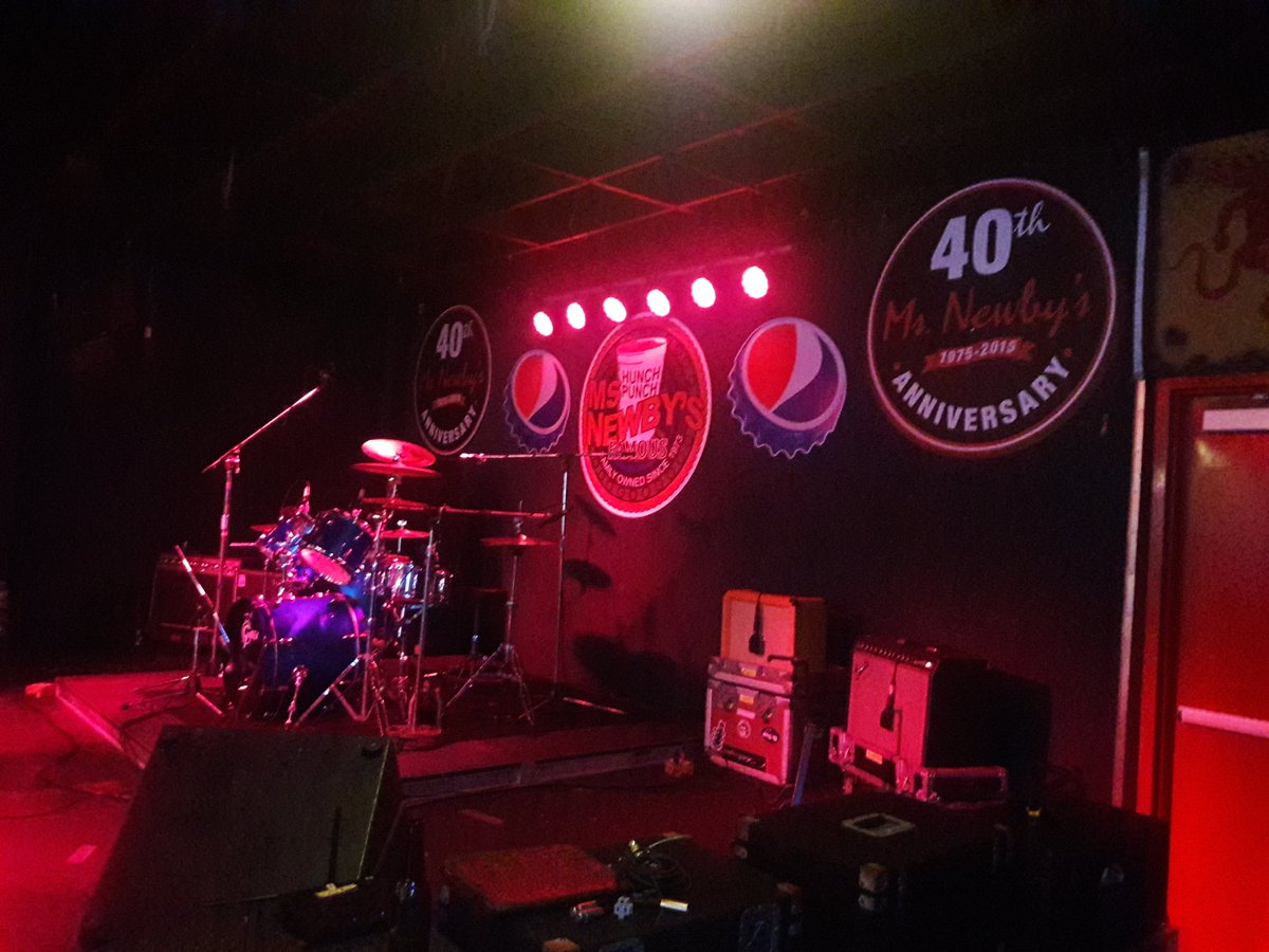 StreeterOnAir's tweet photo. Things getting setup here at ms newbys!  It wont be long til #southernoriginal begins at 7pm! @GulfCoastJam #kickn1035 #PCB #Panamacity https://t.co/rdxUVLdYSx