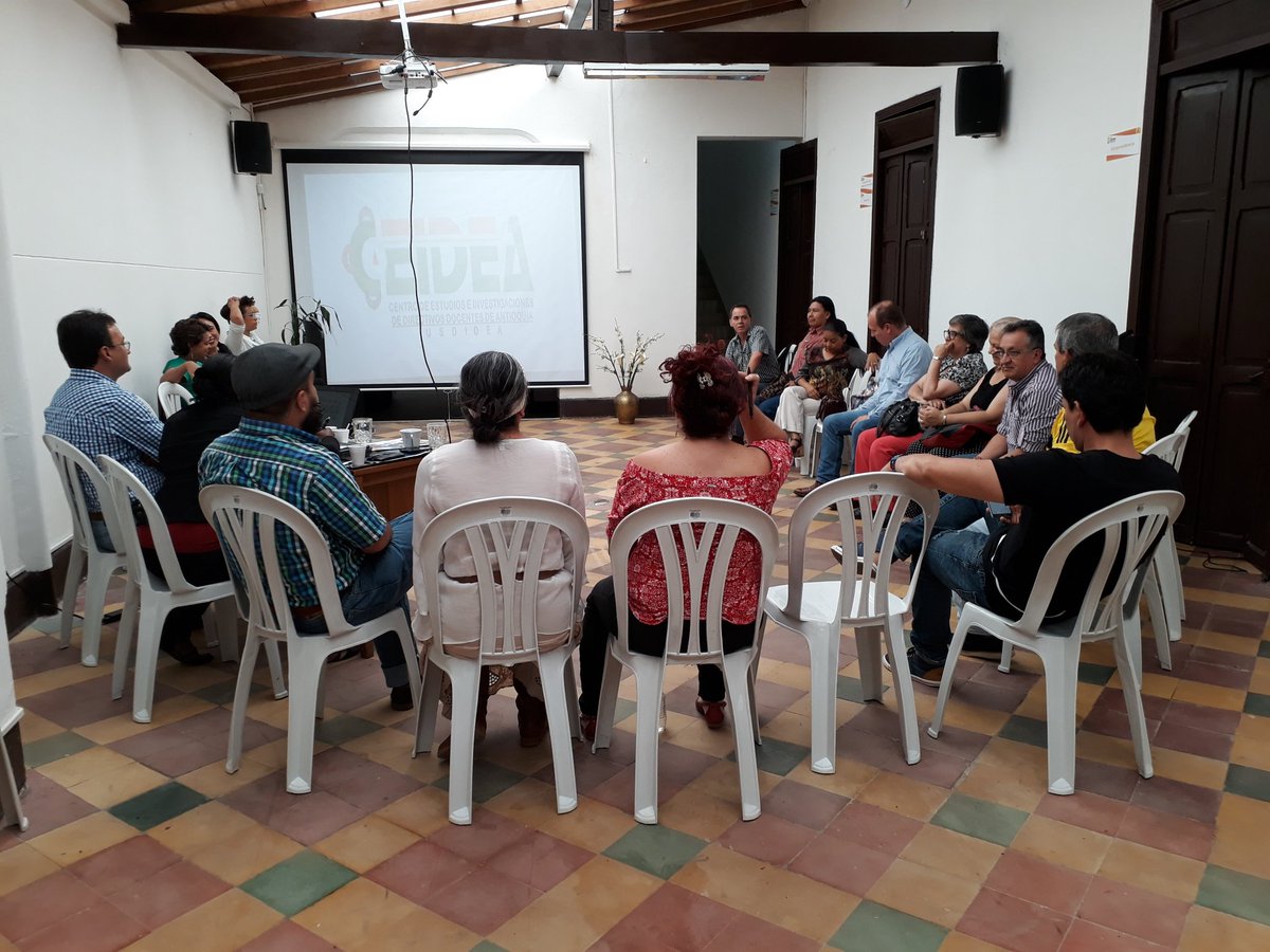 martinfelipeui's tweet photo. Excelente trabajo del #CEIDEA hoy con @SecEducacionAnt y @UdeMedellin CARACTERÍSTICAS DE LA GESTIÓN DE LOS DIRECTIVOS DOCENTES DE ANTIOQUIA https://t.co/Um4fQVLJ71