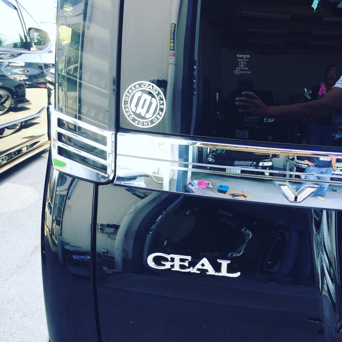 ノア ヴォクシー アルファード ヴェルファイア専門店 Geal Dad ギャルソン 限定 コラボ ステッカー Geal ジール オリジナルエンブレム クロームメッキ Toyota トヨタ Voxy ヴォクシー ヴォクシー専門店 ヴォクシー買取り強化中