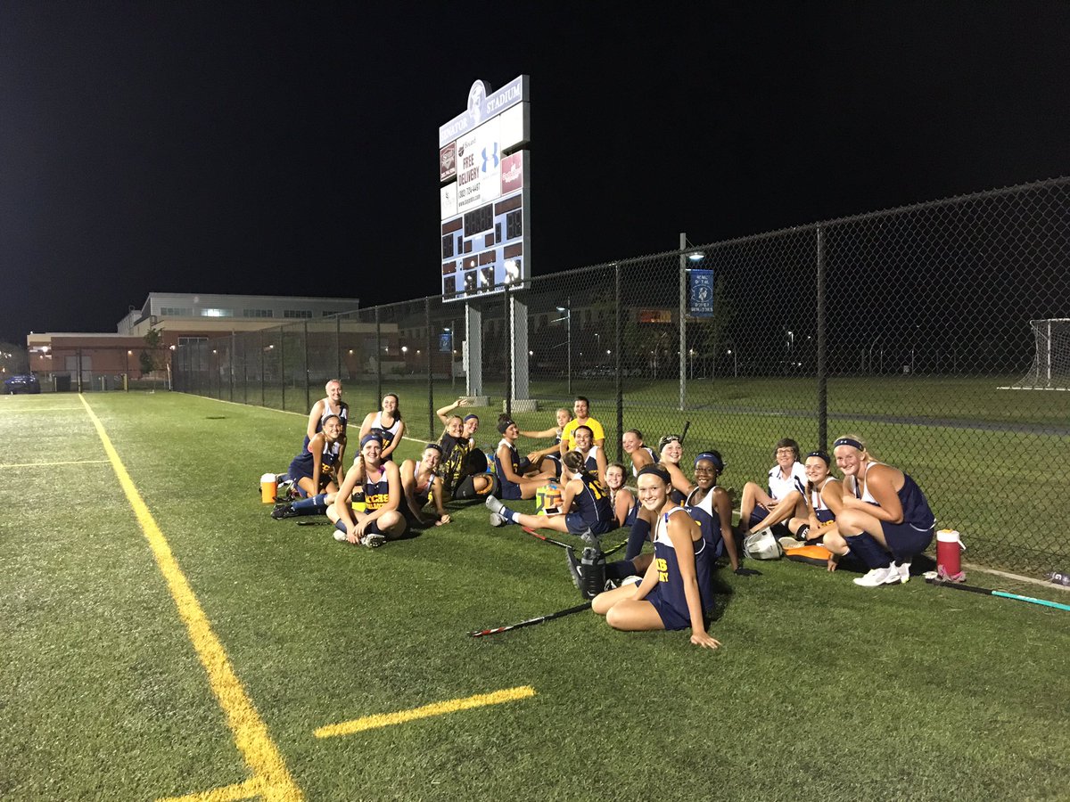 KCFHkcfieldhock's tweet photo. Dover play day- chillin before our 5th game #finallyscored#thisteamisgreat#ithadtorainthelastgame๐ง#kchf๐๐๐ https://t.co/2aht4sTnjk