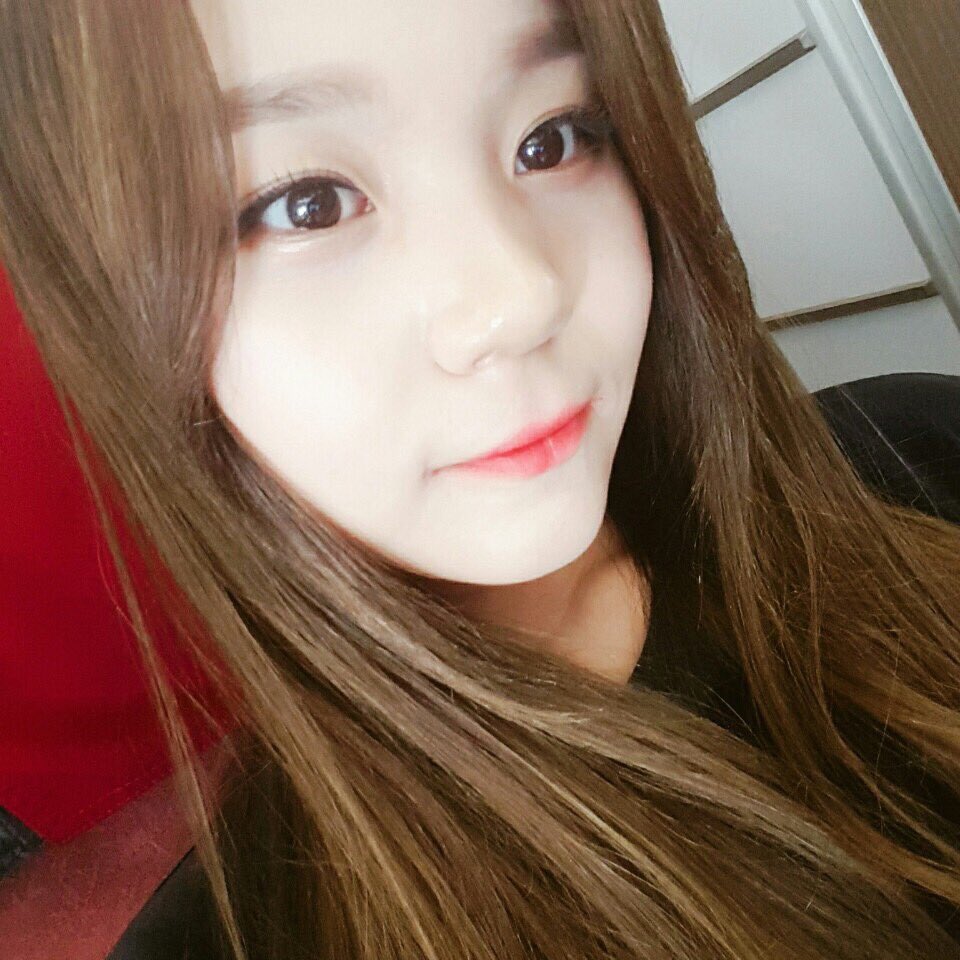 GFRDofficial's tweet photo. #여자친구 #GFRIEND #버디 🌸 금요일 아침 날씨가 너무 좋죠? 우리 생각 하면서 행(복한)주(말) 보내고 있어요! 우린 #자카르타 로 슝슝🛫 잘 다녀올게요💕 #소원 #유주 #신비 #엄지 https://t.co/LvWEInbIMr