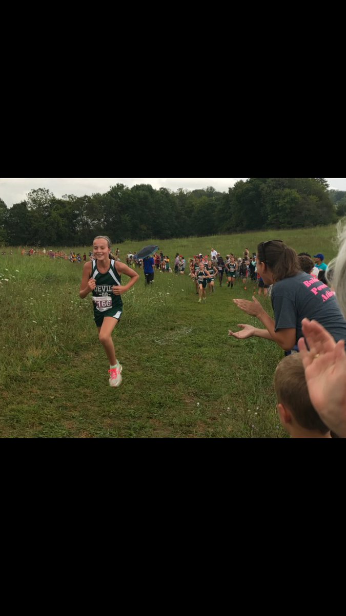 fergghs's tweet photo. #powerfulrunner Dalaina smiling while running up the torture hill, who does That? Dalaina does! @DeAnnaSMartin @dvmartin595 @bpathlete https://t.co/JhKLKpbtNE