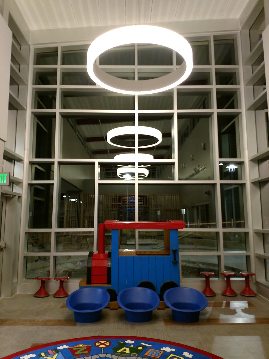 RelayESLibrary's tweet image. Even more pics! Amazing space! #FutureReadyLibrary @jrbarnett_ @franglick @BCPSLMP #bcpslms