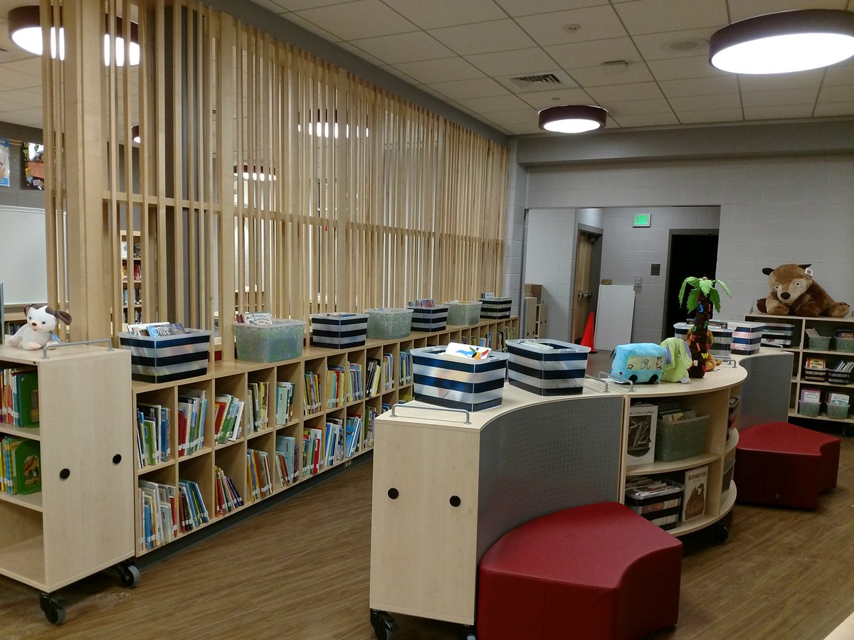 RelayESLibrary's tweet image. Even more pics! Amazing space! #FutureReadyLibrary @jrbarnett_ @franglick @BCPSLMP #bcpslms