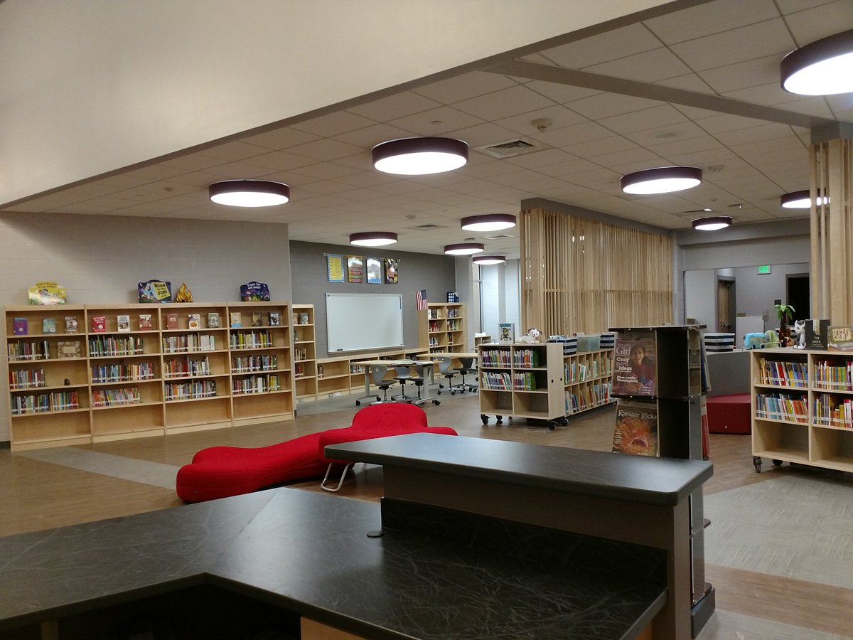 RelayESLibrary's tweet image. Even more pics! Amazing space! #FutureReadyLibrary @jrbarnett_ @franglick @BCPSLMP #bcpslms