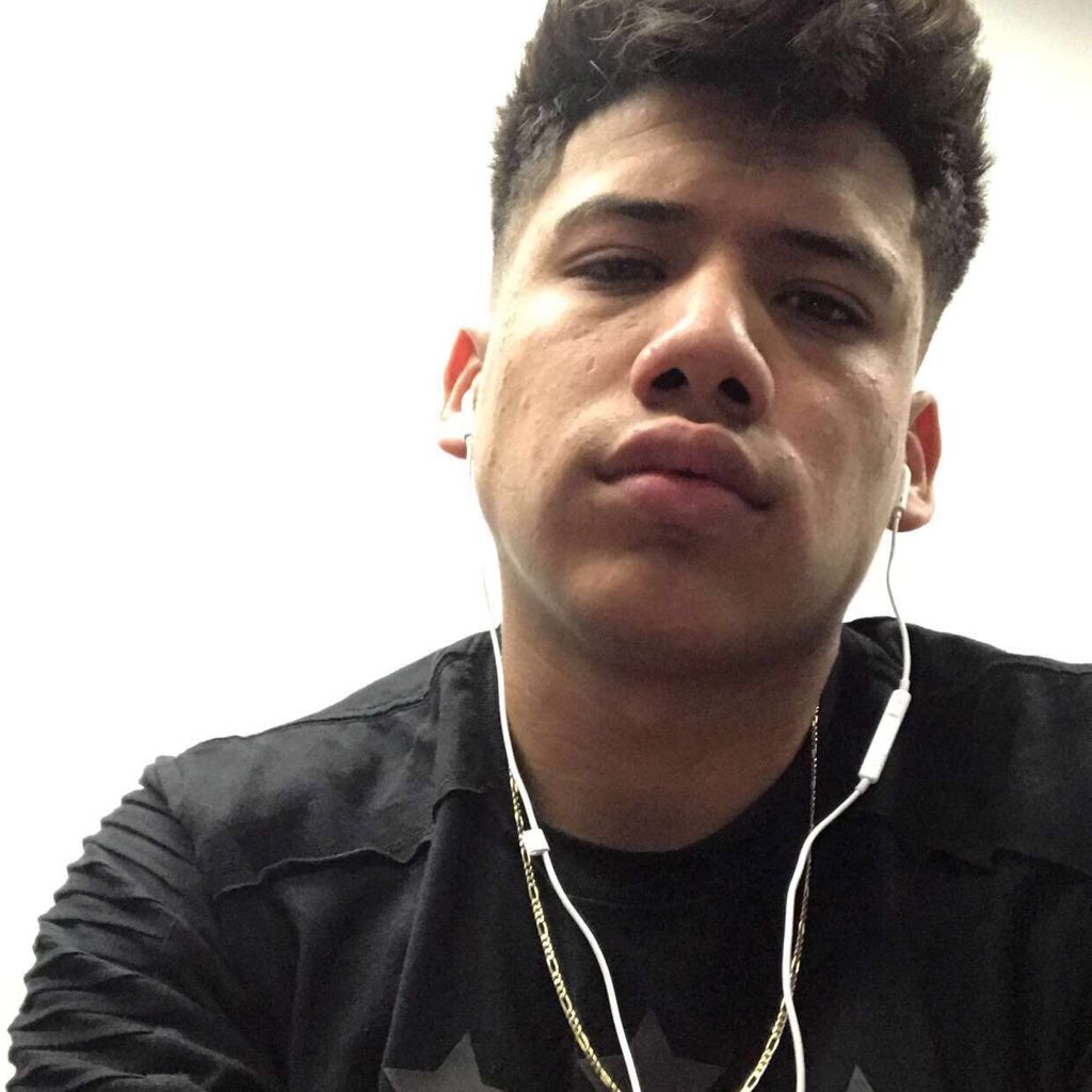 AdrianChavarr15's tweet photo. #NewProfilePic https://t.co/hoSPqnWIDp