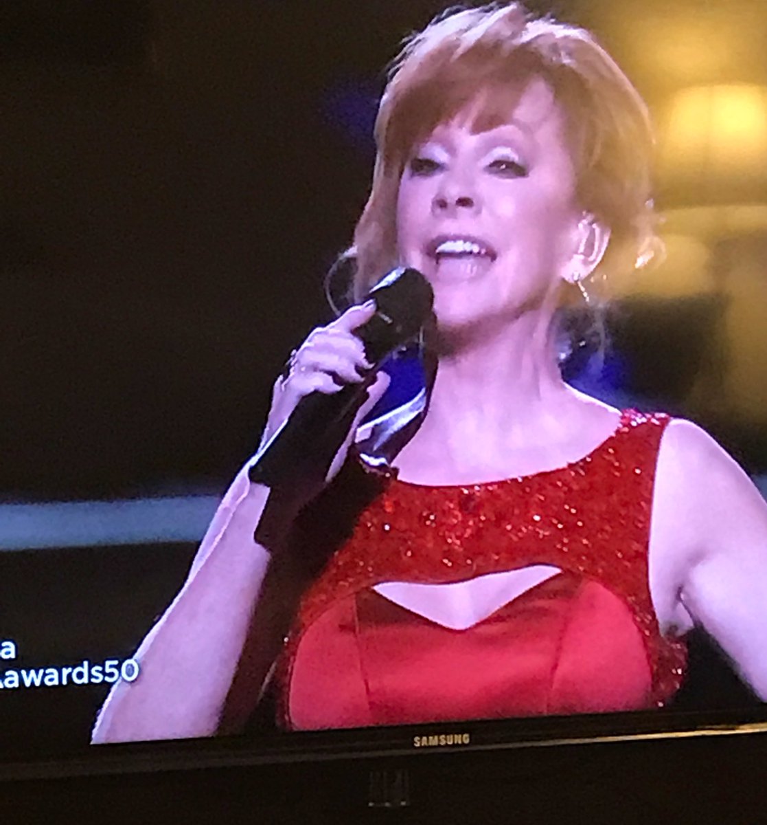 Fancyreba1's tweet photo. My fav part of #CMA50 ❤️ #REBA #QUEEN #CountryMusicRoyalty 🎶🎶🎶 #Fancy https://t.co/0fMnoVU3Xc