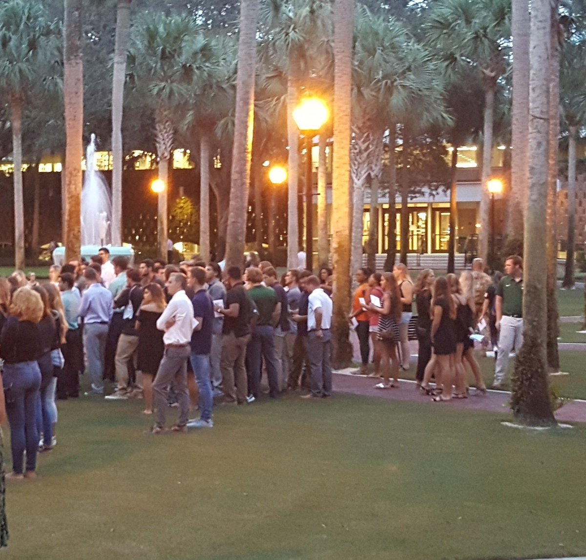godwinkelly's tweet photo. Remembering @nickblakely at @StetsonU tonight. @StetsonFootball #StetsonStrong
https://t.co/V3eEgQGLFS https://t.co/5aHigpgV1d