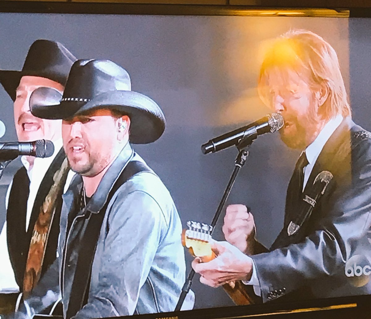 Fancyreba1's tweet photo. Another fav part #CMA50 ❤️🎶✌️#BrooksAndDunn #Reba #Shelby https://t.co/hmIrVRRLcq