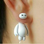 なんか苦しそう…ｗベイマックスのピアスが怖い!
