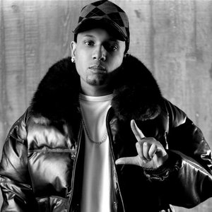 Mixrhythm's tweet photo. NowPlaying: R &amp; B 2rue by Matt on MixRhythm | Listen:https://t.co/LYjoLxGPgV https://t.co/ac6MpOHr3O