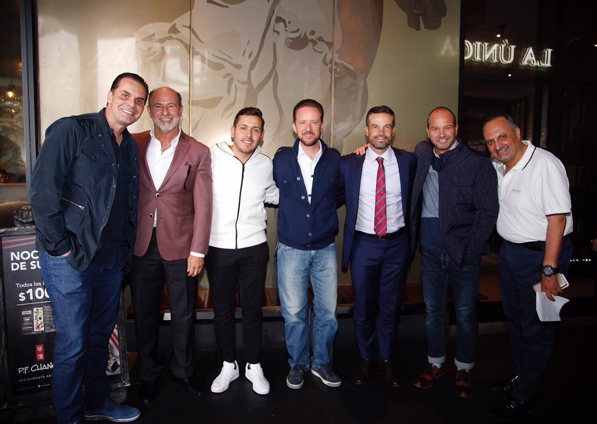 LuisBanck's tweet photo. Mi familia y jóvenes poblan@s conocimos cómo desarrollaron su talento @rafaelpuente, @GarciaPosti, @C_Martinolli y @sofffiaaa #MillennialVT https://t.co/syfoDkALY1