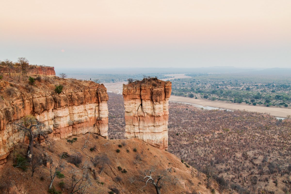 Destination_Zim's tweet photo. Why #Gonarezhou National Park should be your next rugged adventure #visitzimbabwe
https://t.co/AwWsQ0Dnqm https://t.co/ab0divd4uK