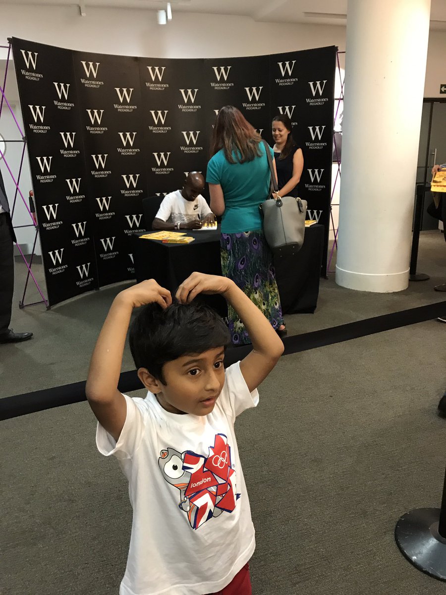 sachinraddi's tweet photo. Loved meeting you Sir Mo..@Mo_Farah..loved the books for bed time reading..#Mobot..#runwithfamily..#runintospace..#runindaylight..#runindark https://t.co/M8oOuRKasG