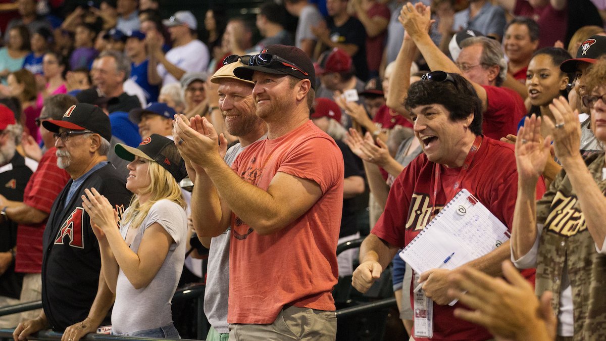 Dbacks's tweet image. A HUGE THANKS to you, #Dbacks fans, for helping us raise $372,923 this week for the Hurricane Harvey relief efforts. 👏👏👏 #HelpForHouston