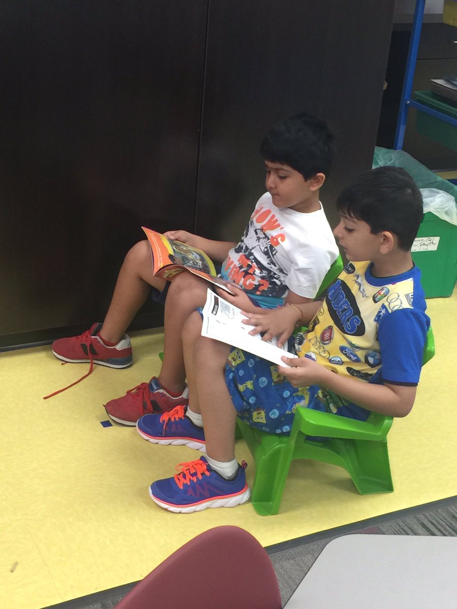 BlazerRecord's tweet photo. Reading with friends @BolinElementary #welovetoread https://t.co/JizM0PtcsW
