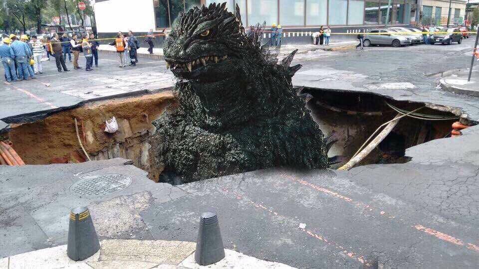 luzhikaru's tweet photo. ¡Claro que mi pequeño angelito no provocó el #socavon de esta mañana! #GodzillaCDMX
😂😂😂😂😂
Le tienen mala voluntad https://t.co/z35nq4cOKH