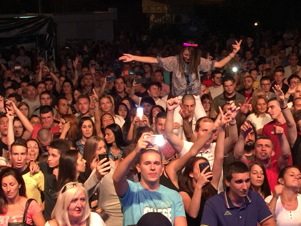 Islamovic8Alen's tweet photo. Vranje 31.08.trg preko 10.000 gostiju uzivalo u mom komcertu. https://t.co/yOPNvpzf4k