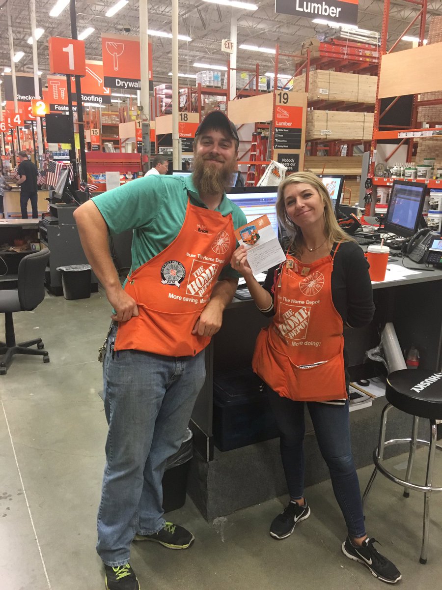 Rsf8RJ's tweet photo. #2306 Pro DH Brian recognizing our superstar PA Erin for her excellent customer service and raising the bar in sales. Great Job Erin ! https://t.co/SyiijNqnIW
