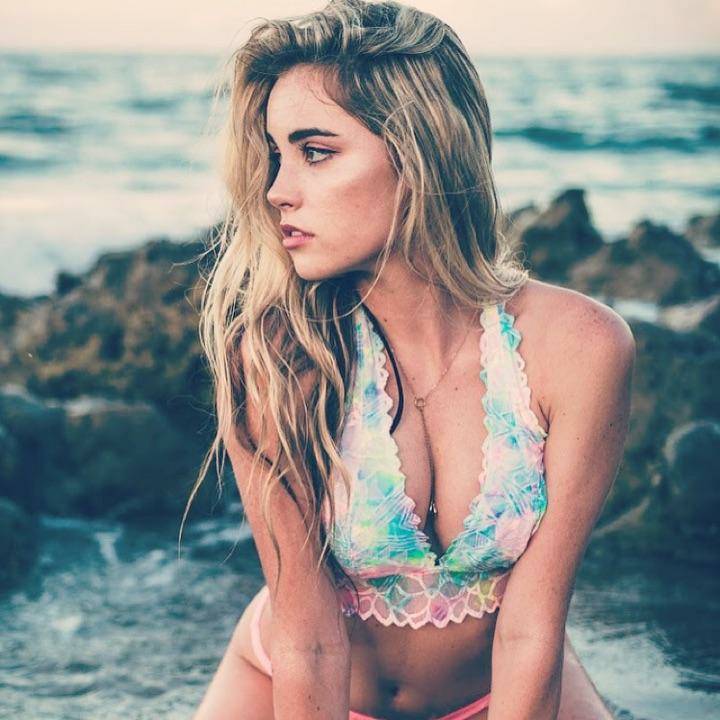 raiderd1970's tweet photo. 🙌 YASSS It's time for a great show Alexis Rose🌹™:It's a revolution 
https://t.co/3zncQXQLiu https://t.co/3cFZ8nkXC1