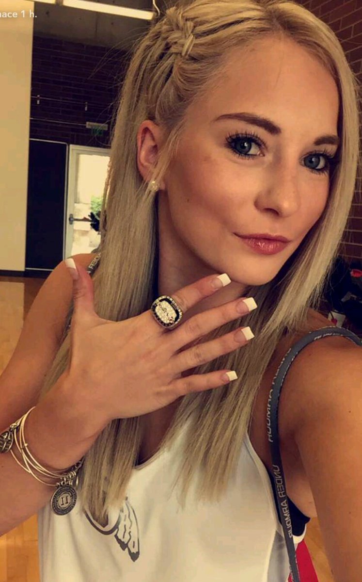 𝑵𝒂𝒕𝒔 ⁷ ⊙⊝⊜ saw j-hope & taylor 🇲🇽 tweet media