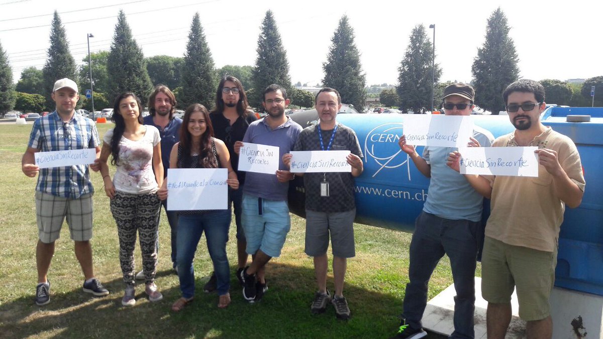 AvanCiencia's tweet photo. Investigadores desde el @CERN en Suiza #CienciaSinRecorte y #NoAlRecorteALaCiencia https://t.co/U5lPEBVfwE