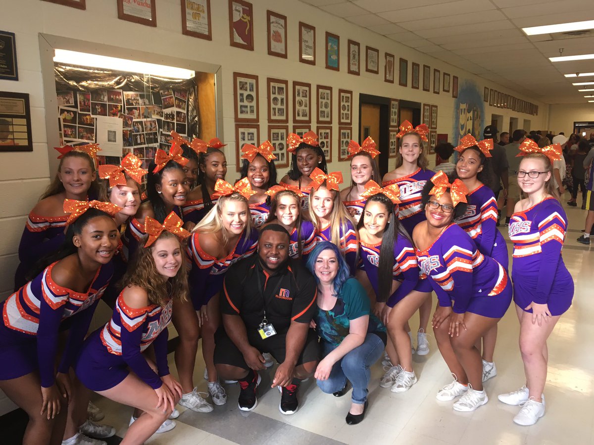 mcdonough_cheer's tweet photo. JV and Varsity cheer welcoming the Class of 2021 tonight! Welcome to #RamNation. https://t.co/3hOhFhucAM