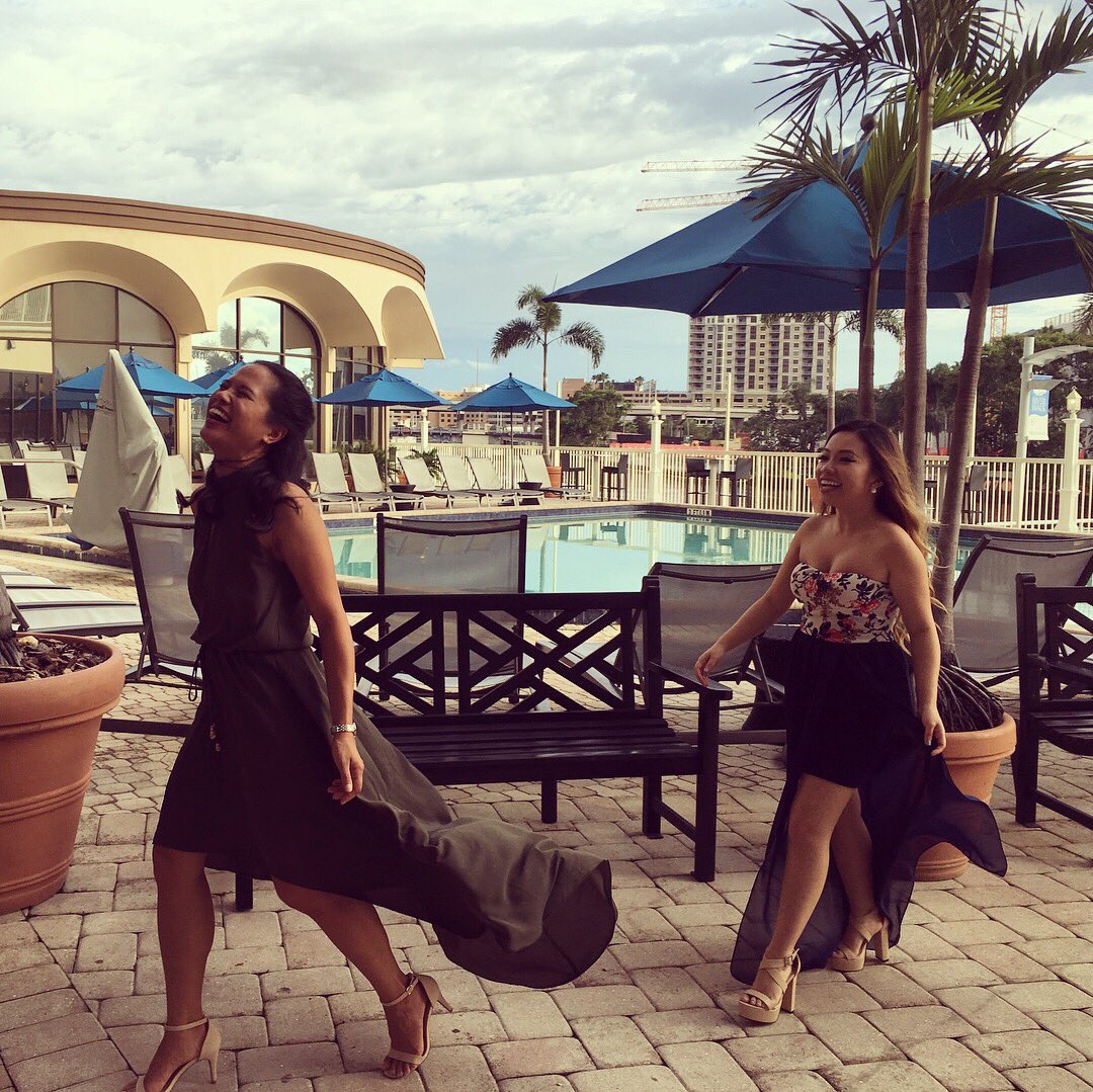 MVP25's tweet image. Oo!! 😲Our dresses can fly with the wind! Lolol ...it's the thought that counts! 😂 #GammaGoDivas #Spring08 #LineSisters #CaptainAnchor