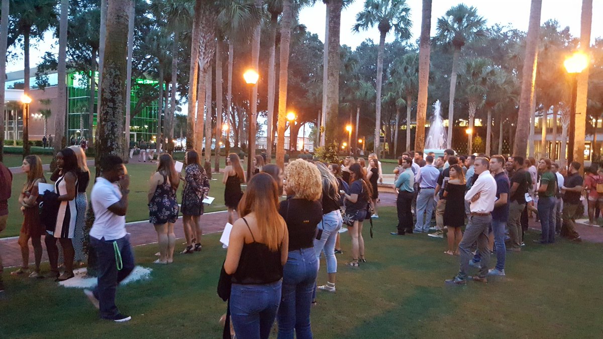 godwinkelly's tweet photo. The overflow crowd for @nickblakely spills out to @StetsonU Quad
Tears and laughter during this gathering. #StetsonStrong https://t.co/3jAsH9u0GN